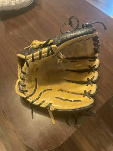 Used Right Hand Throw 11" A2000 Baseball Glove