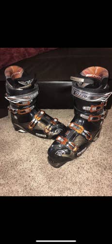 Size 12 Men's Phenix Ski Boots