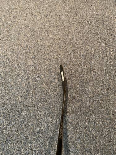 New Right Handed Mid Pattern Grip Nexus League Hockey Stick