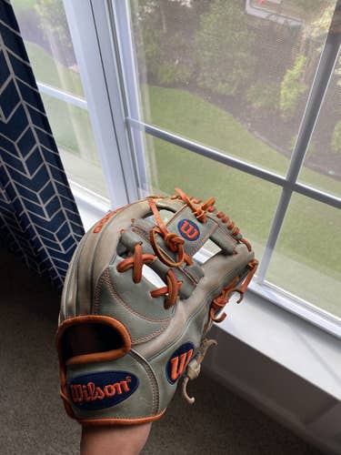 A2000 Baseball Glove