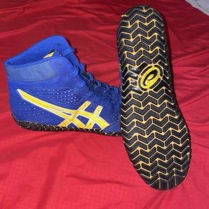 Lightly Used Blue And Gold Aggressor 1s