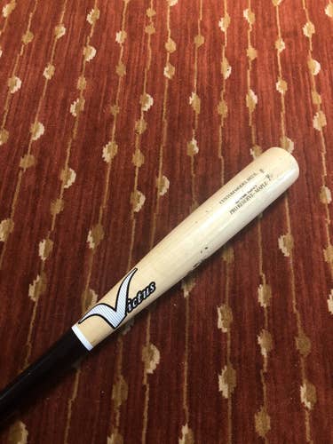 High School/College 2019 Wood (-3) 28 oz 32" pro reserve maple Bat