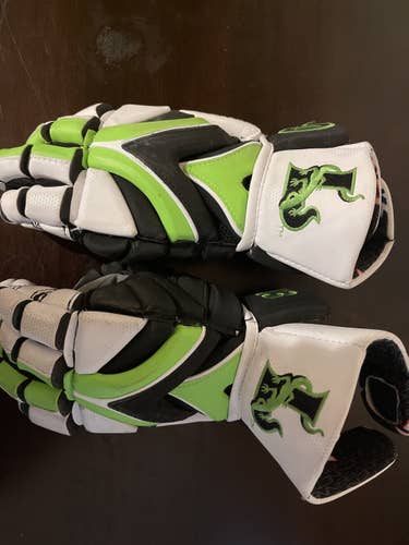Warrior lacrosse gloves Never Worn
