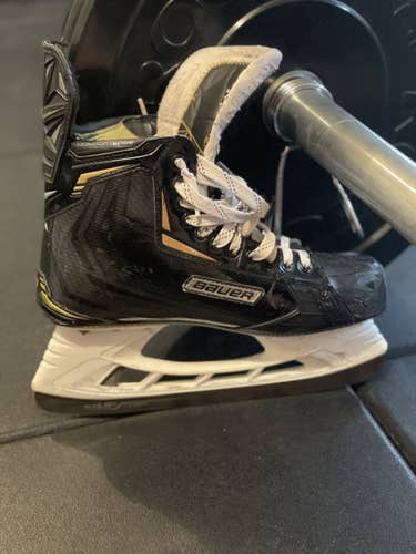 Senior Bauer Regular Width Pro Stock Size 11 Supreme 2S Pro Hockey Skates