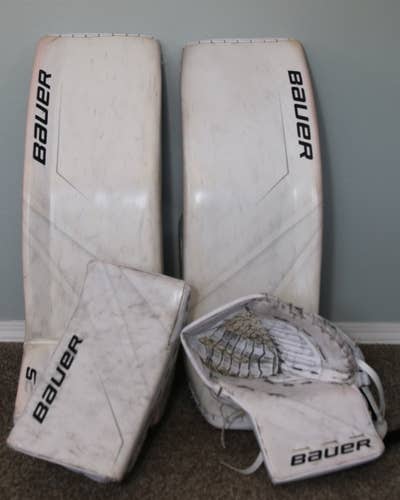 White Used Senior 35" Bauer Regular Supreme 2S Goalie Full Set