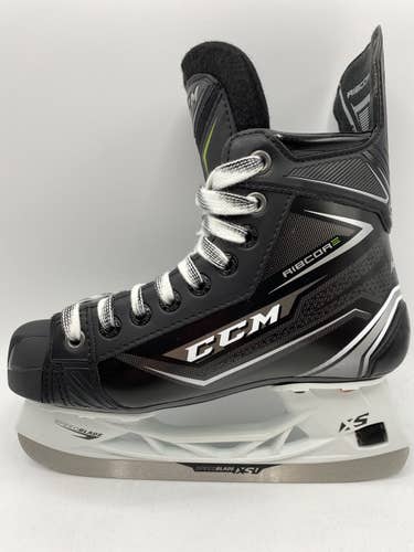 NEW CCM Ribcor Titanium Skate Size 2.5 D