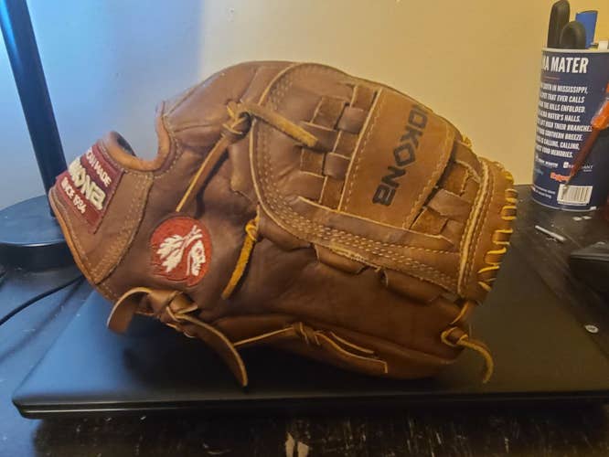 Used Nokona Right Hand Throw W1200 Baseball Glove 12"