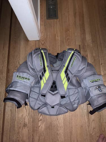 Vaughn VE8 Pro Carbon Senior Medium Chest Protector