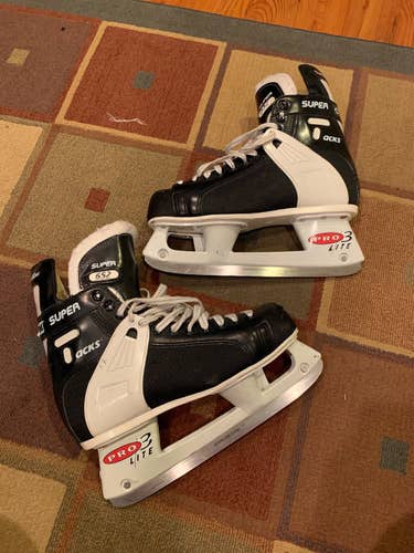 Senior CCM Regular Width  Size 10 tacks 652 Hockey Skates
