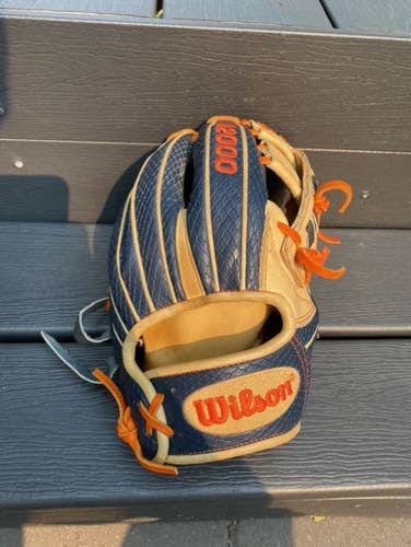 Like New  Wilson Right Hand Throw Infield A2000 Baseball Glove 11.5"