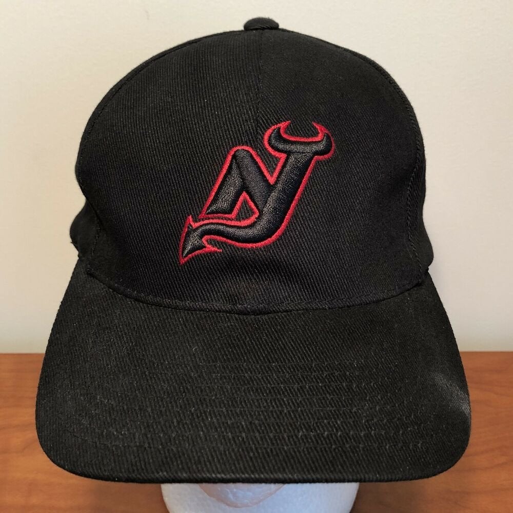 Vintage NHL New Jersey Devils Universal Corduroy Snapback Hat