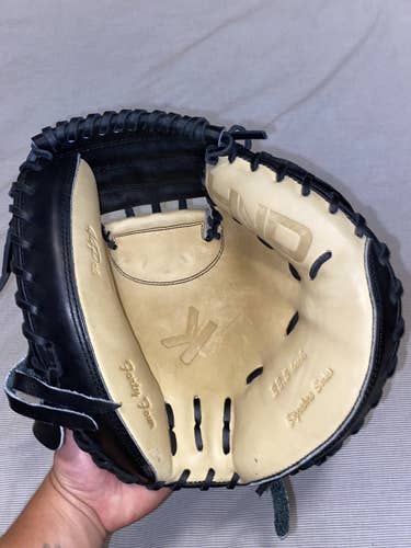 44 Catchers Mitt 33.5”