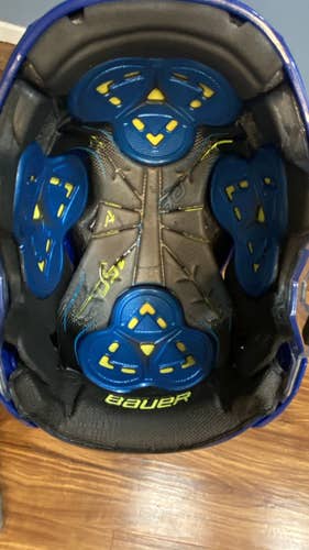 Blue Used Medium Bauer  Re-Akt 150 Helmet