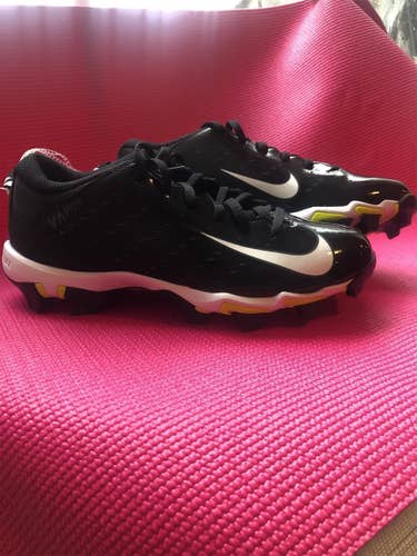 Black Kid's Molded Cleats Low Cut