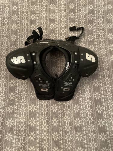 Small Schutt DS Flex Shoulder Pads