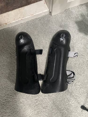 Used One Size Fits All Spyder Shin Guard