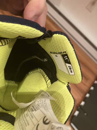 Blue Junior Bauer 11" Vapor 2X Gloves