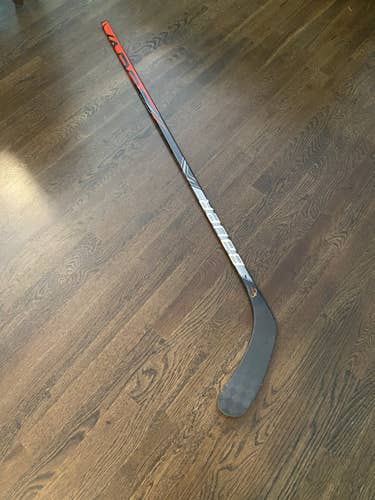 Bauer Senior Right Handed  Vapor FlyLite Hockey Stick