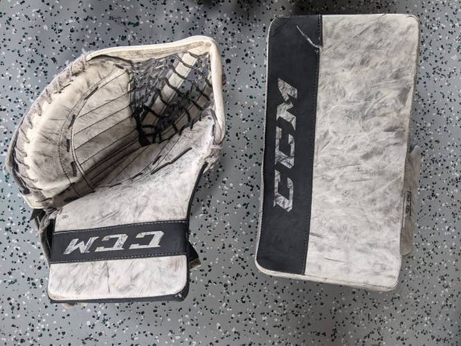 Senior CCM Full Right Extreme Flex III E3.9 Glove and Blocker set