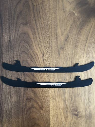 CCM SPEEDBLADE XS1 BLACK RUNNER PAIR