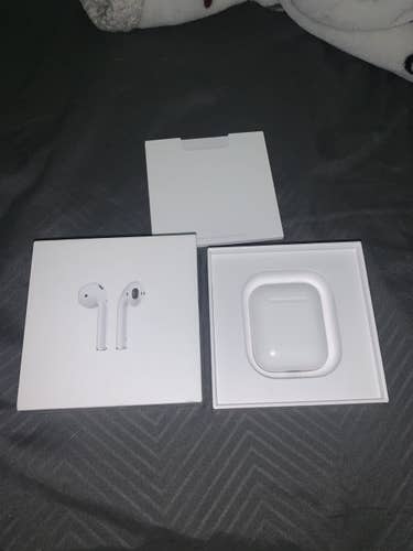 New Apple Airpods