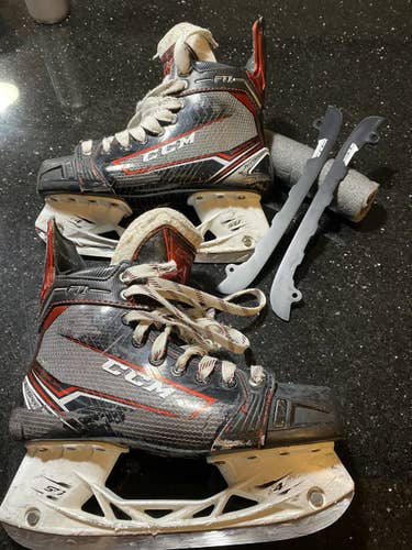 Junior CCM Regular Width Size 5.5 JetSpeed FT1 Hockey Skates + Extra Set steel