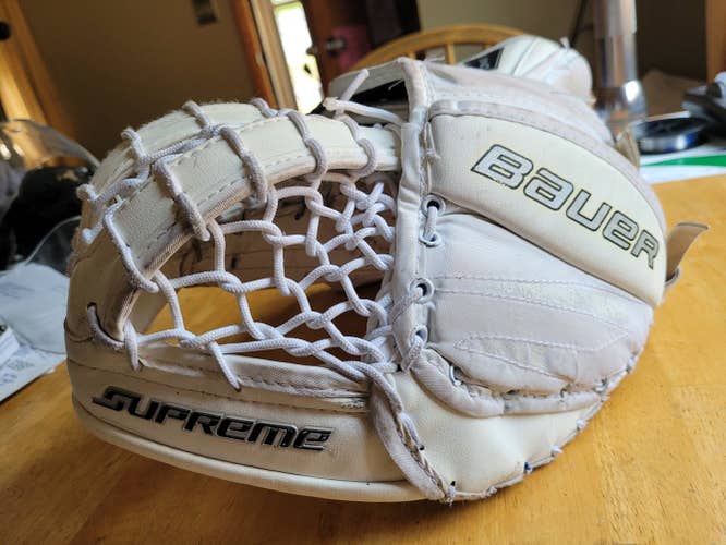 White Junior Used Bauer Regular Supreme S170