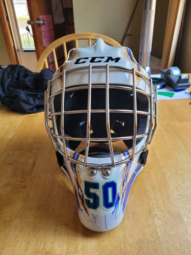 White Junior Used CCM CCM GFL 1.5 Goalie Mask