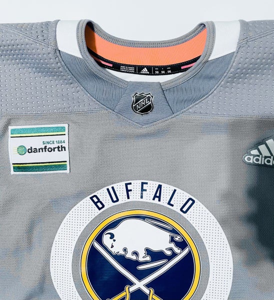 FS: Buffalo Sabres “goat head” jersey. Size is a Mens Medium. Has one flaw  see picture. $120 CAD shipped. : r/hockeyjerseys