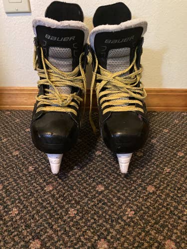 Senior Bauer Regular Width Size 7 Supreme 160 Hockey Skates
