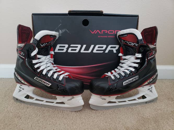 Junior Used Bauer Vapor X2.7 Hockey Skates Regular Width Size 4