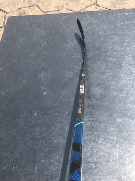 Senior Right Handed Mid Pattern Nexus Geo Hockey Stick. (LIKE NEW) (ONLY USED FOR A COUPLE GAMES)
