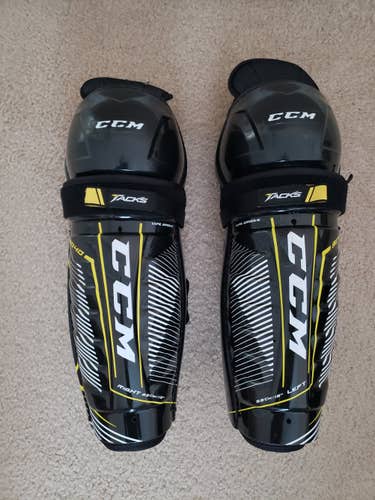 Used Junior CCM Tacks 9040 Shin Pads