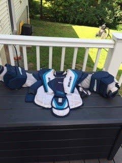 Used Intermediate Medium Bauer Reactor 7000 Goalie Chest Protector