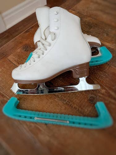 White Used Jackson Figure Skates 2.5