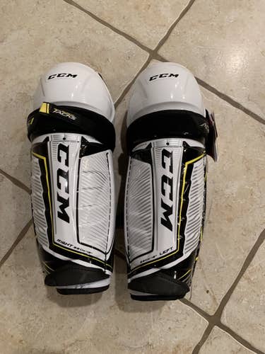 Size 13 New Junior CCM  Super Tacks Shin Pads
