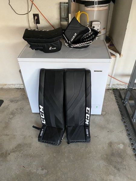 Black Used Senior 34+1 CCM Regular Axis 1.9 Goalie Full Set