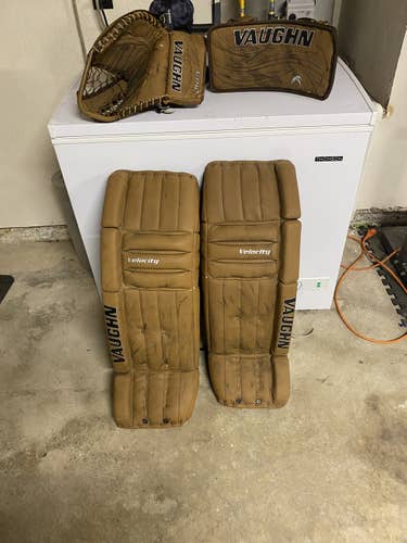 Brown Senior Used 35" Vaughn Regular Goalie Full Set