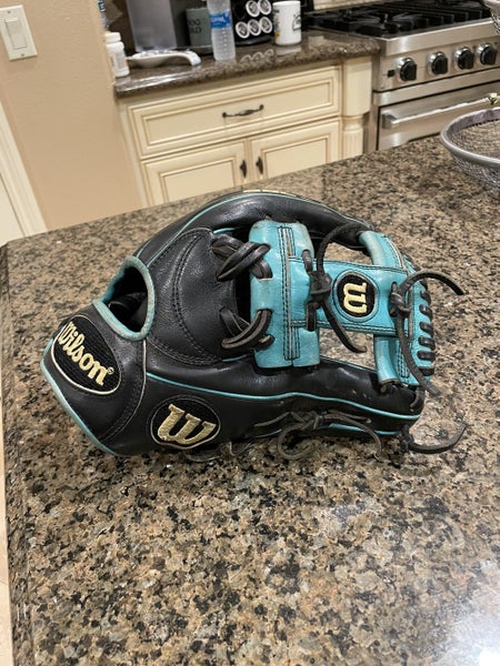Used Right Hand Throw 11.75" A2000 Baseball Glove