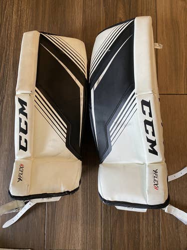 White Youth 22" CCM  Y Flex Goalie Leg Pads