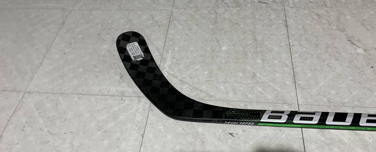 Senior Right Handed Toe Pattern  Supreme Ultra Sonic Hockey Stick