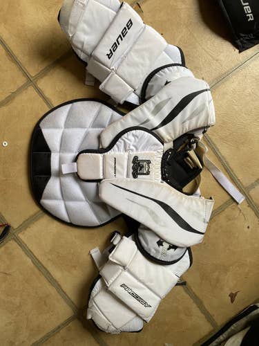 Bauer goalie chest protector  Youth L/xl