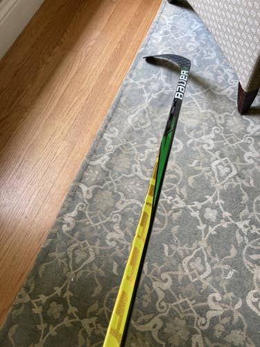 Intermediate Right Handed Toe Pattern  Supreme Ultra Sonic Hockey Stick