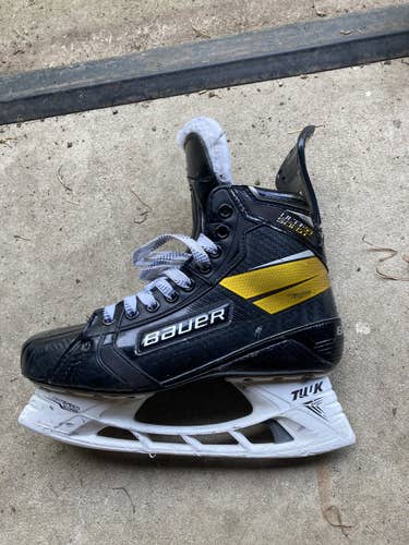 Senior Used Bauer Supreme Ultrasonic Hockey Skates Regular Width Pro Stock Size 8