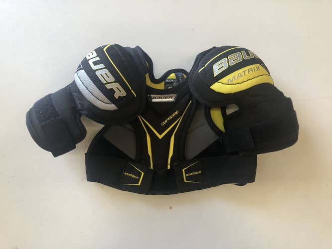 Used Youth Large Bauer Supreme Matrix Shoulder Pads