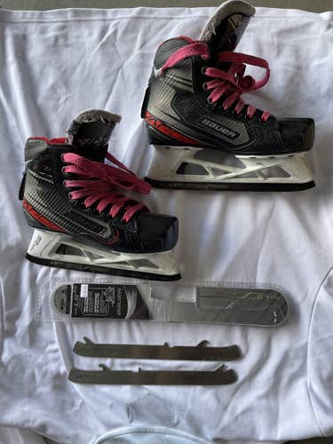 Junior Bauer Regular Width  Size 3 Vapor X2.7 Hockey Goalie Skates