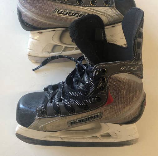 Junior Used Bauer Vapor x40 Hockey Skates Regular Width Size 1.5