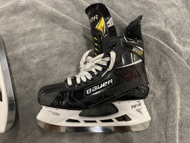 Senior Bauer Supreme Ultrasonic Fit 3 Size 9 Hockey Skates