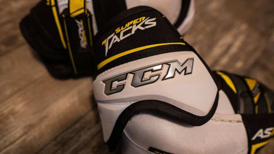 Senior Used Large CCM Super Tacks AS1 Elbow Pads