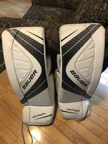 Senior Medium Bauer Vapor X900 Goalie Pads